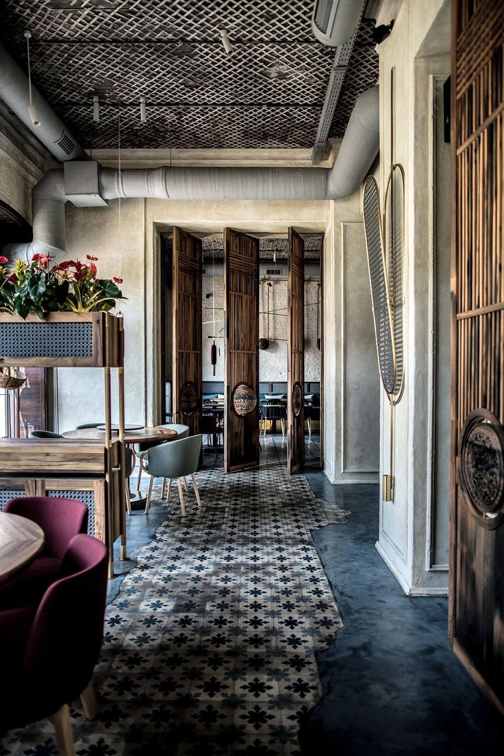 What are the key elements of an Indochine-style restaurant design? 